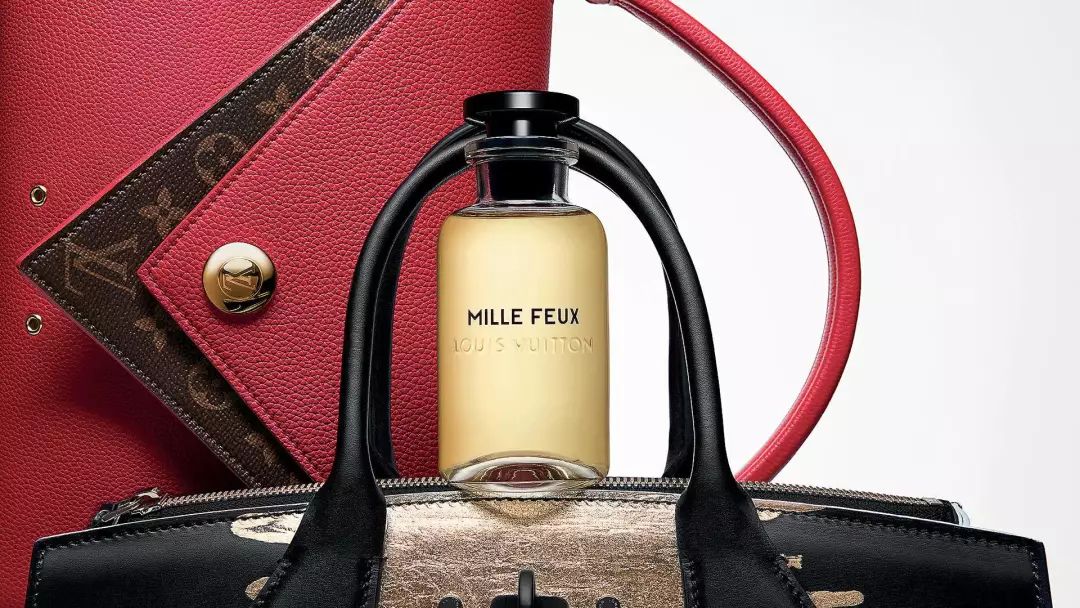 按月上交工资怎么给老婆买礼物,花一个月工资给男朋友买礼物