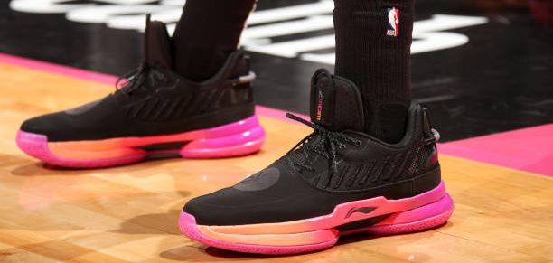 哈雷尔穿搭出场,哈雷尔穿锐步