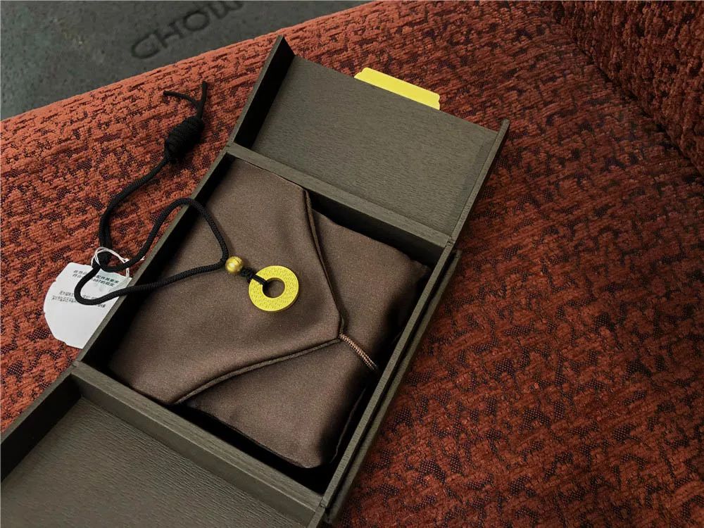 红红火火恍恍惚惚对什么,红色辟邪的寓意