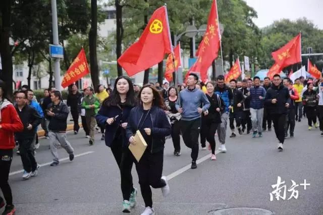 全城沸腾用最高礼遇迎接英雄,全城沸腾迎英雄