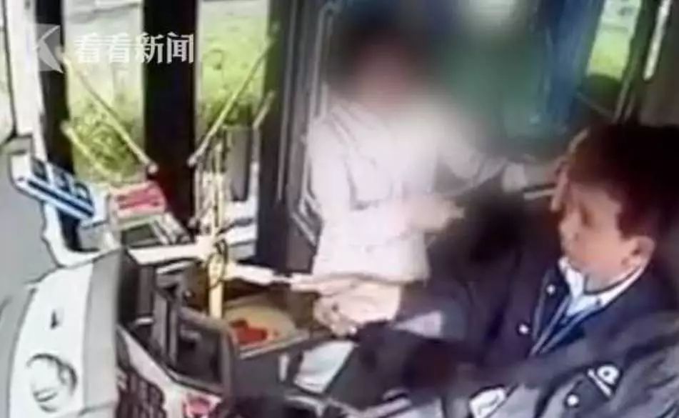 回顾2018,你的关键词是什么;开逛啦,济南新芙蓉街今起开门迎客;硬核!自行车与轿车相撞,竟把轿车车头撞扁了