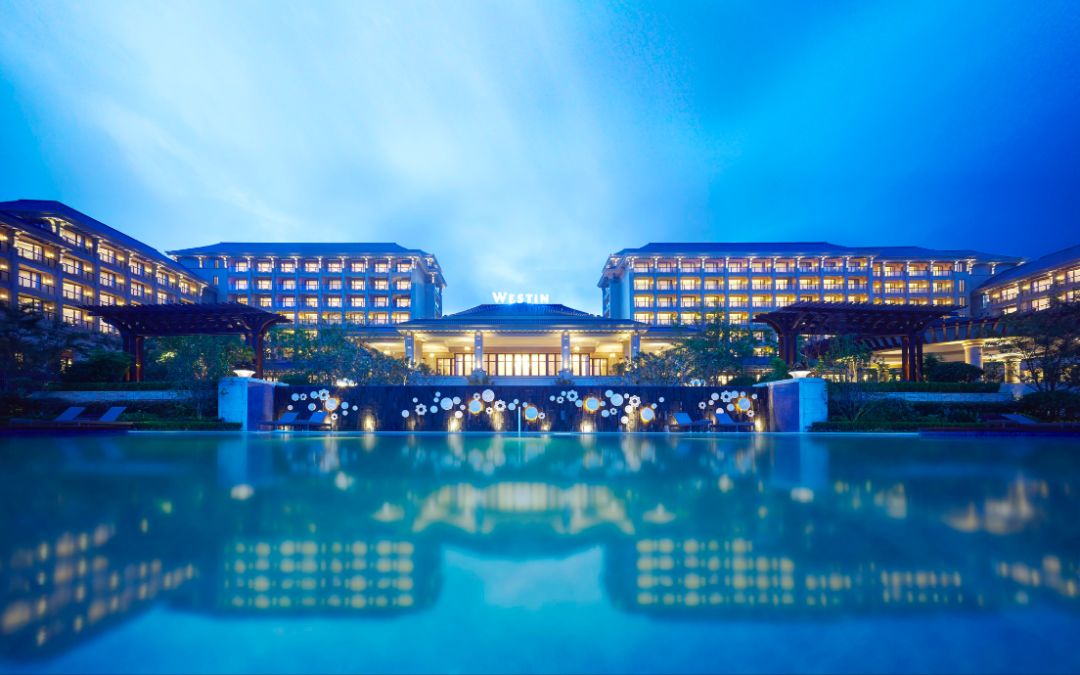 家门口离海最近的酒店，包别墅、吃海鲜畅快过冬，特惠买一送一！