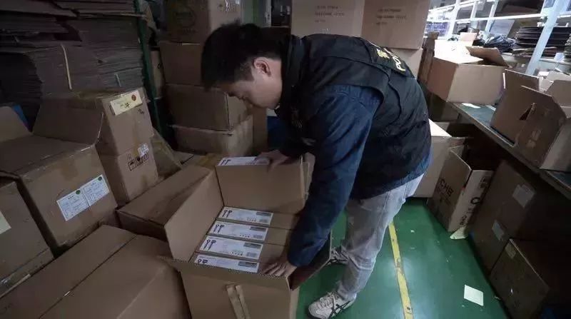 戴森吹风机真的跟假的有什么区别,假的戴森吹风机跟真的区别