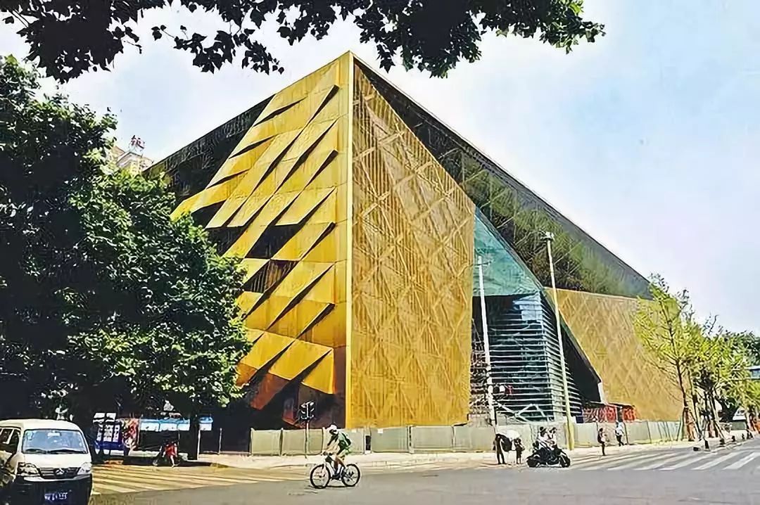 中国第二家门店落户成都,2020年成都引入386家首店