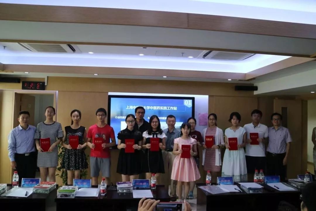 在学生心里播下一颗中医药的种子上海中医药大学中医药实践工作站