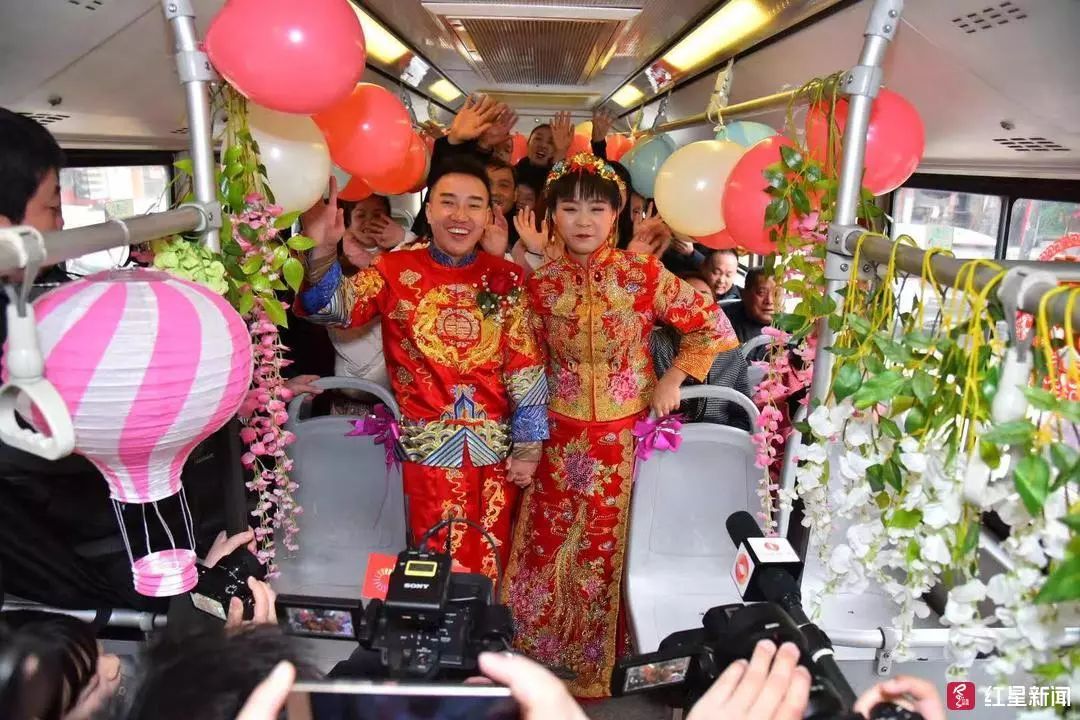 租公交车当婚车去哪里租,租公交车当婚车的体验