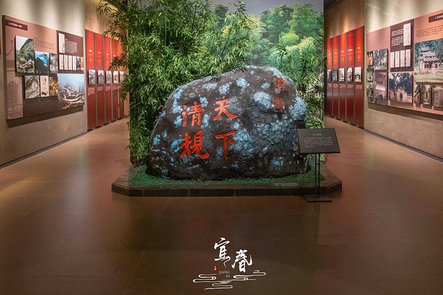 明月处处有，唯有宜春月最明