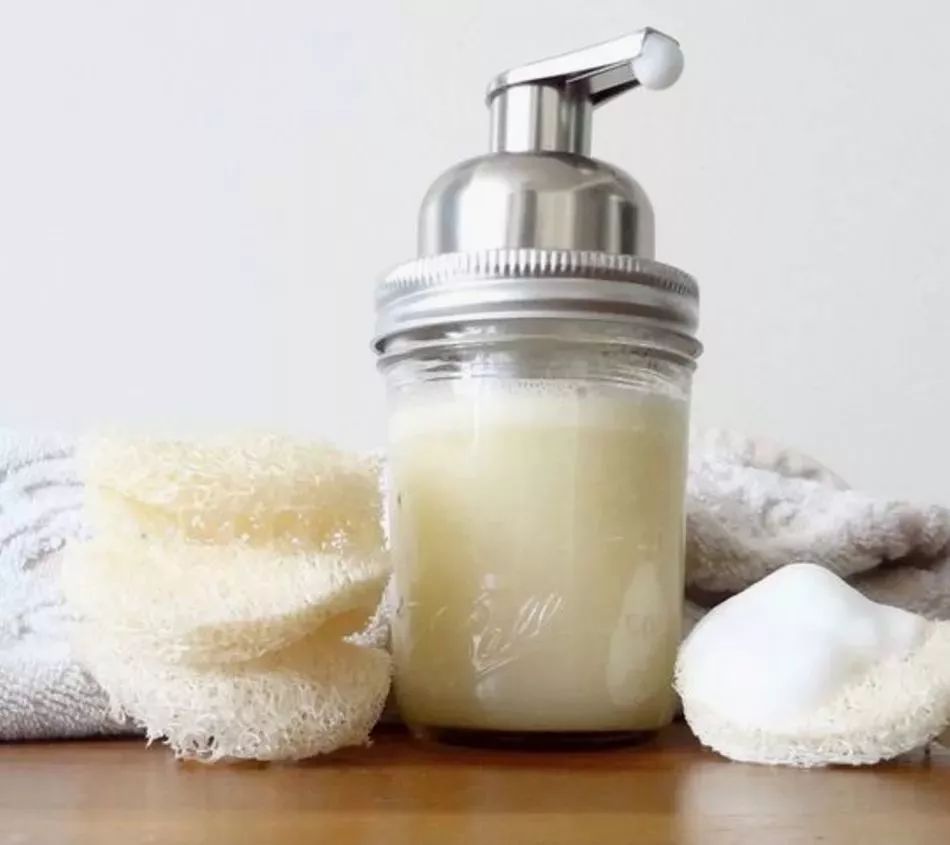 白色羽绒服脏了怎么洗干净,羽绒服脏了怎么洗干净小妙招