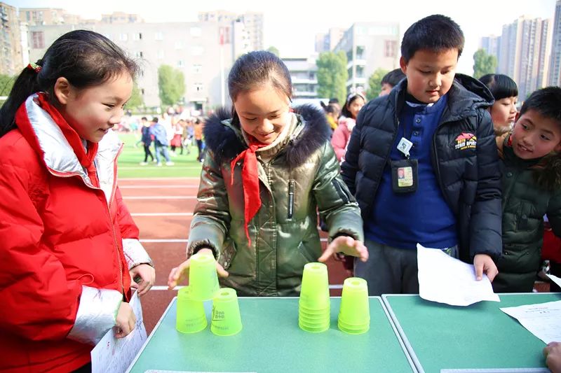 玩嗨啦，缤纷吉尼斯——快来看，我区这所学校的“缤纷吉尼斯，挑战向未来”活动