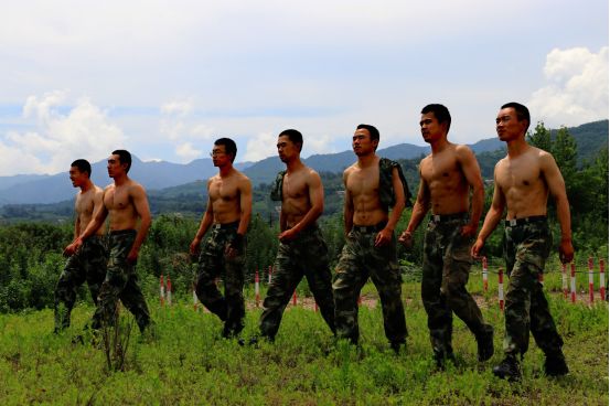 熄灯号丨一直想战胜你，却在不经意间复制了你