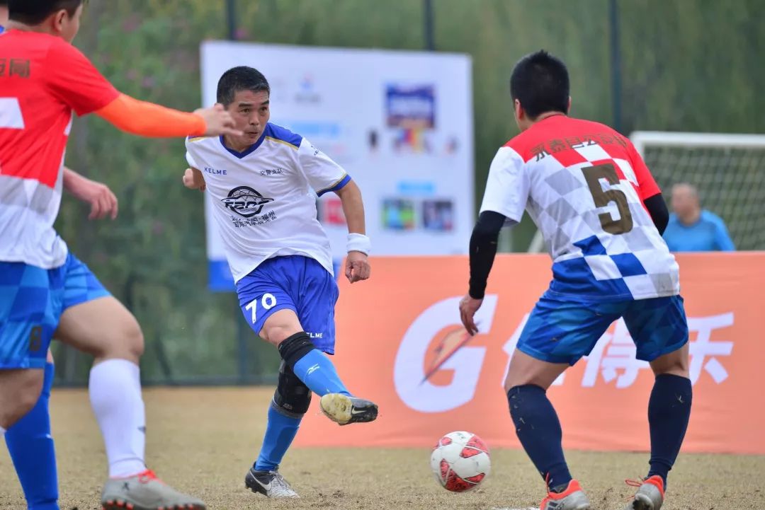 警界雄鹰绿茵翱翔，铁血男儿赛场争霸！