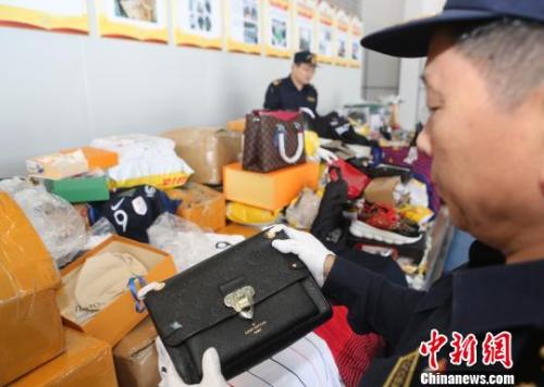 观望、转型、退出……电商法落地，代购迎“年关”