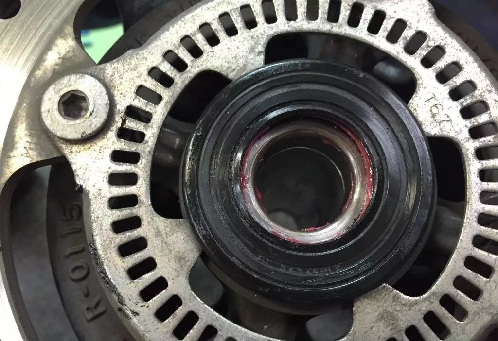 手把手教你换汽车轮胎,30秒教会你正确换轮胎步骤详解