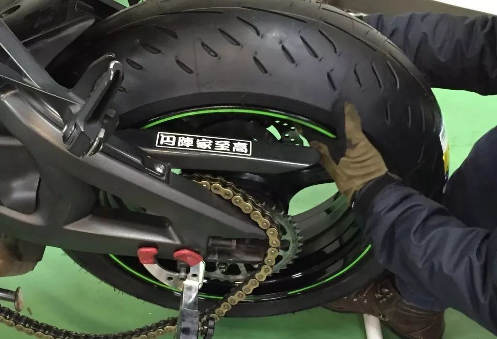 手把手教你换汽车轮胎,30秒教会你正确换轮胎步骤详解