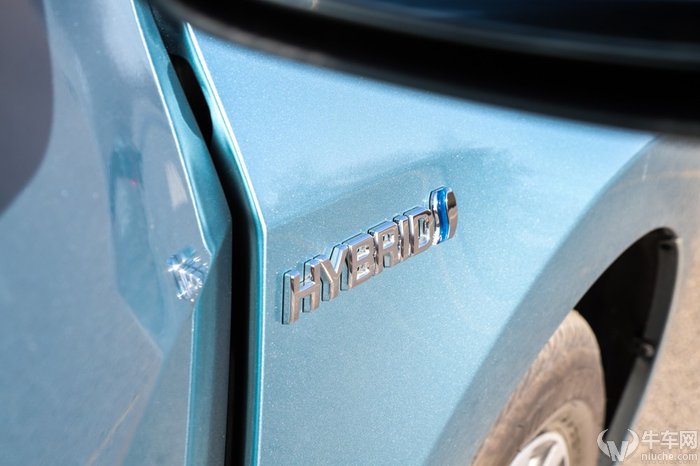 最新款卡罗拉双擎精英版试驾,卡罗拉双擎低速省油还是高速省油