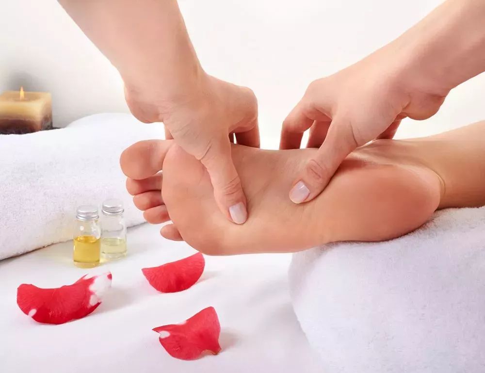 警惕｜天冷泡个脚，男子双脚溃烂发黑！泡脚后一个小动作千万注意！