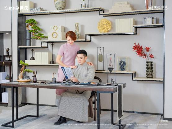 在约6.9米高负一层内，赋空间予性格