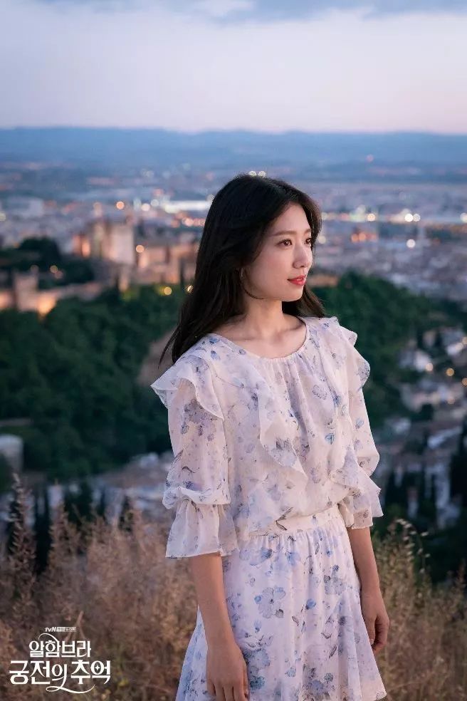 朴信惠耳线同款,朴信惠同款鞋是什么品牌