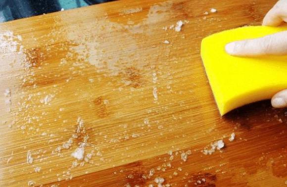 菜板发霉“黑乎乎”怎么办？教你正确的做法，立马干净如新