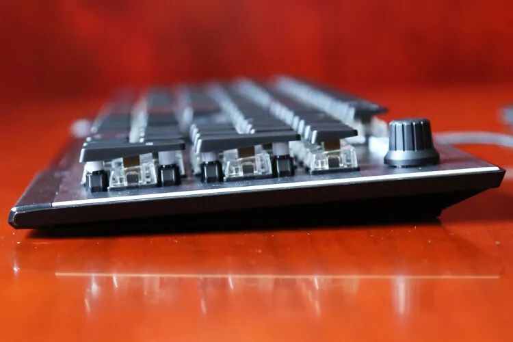 感受工匠精神——德国冰豹Vulcan120Aimo机械键盘开箱