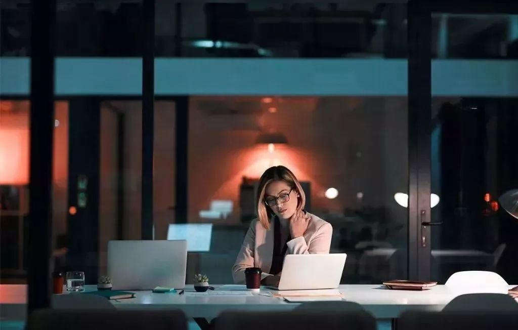 脖子酸肩颈痛按按这3处轻松缓解,肩酸脖子痛用什么姿势缓解