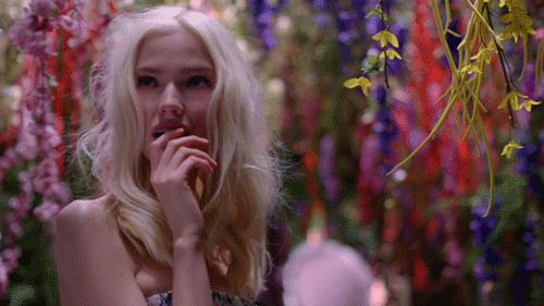 那些写香评的人文采有多好?让你隔屏闻到香水味儿丨夜听双语