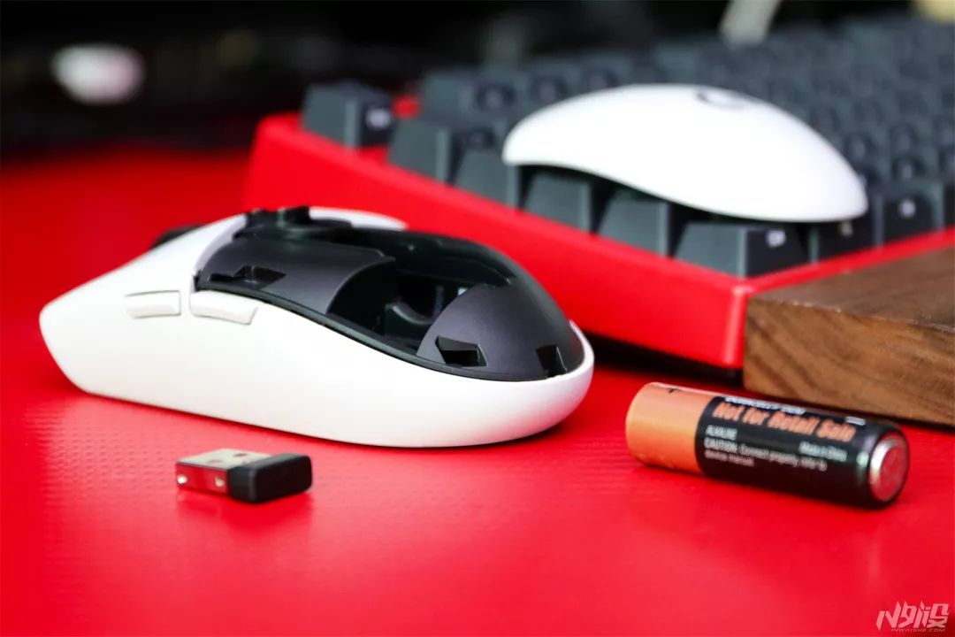 一千以内外设三件套,一千左右的全套外设