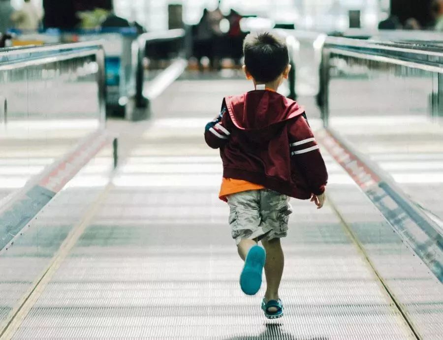 父母不狠心子女永远长不大,孩子在父母眼里永远长不大