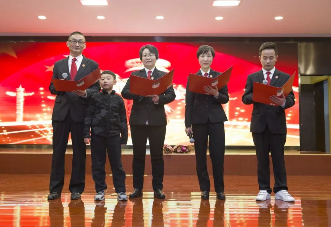 帅炸！法院小可爱们策划的这场“春晚”大show，仿佛开了挂……