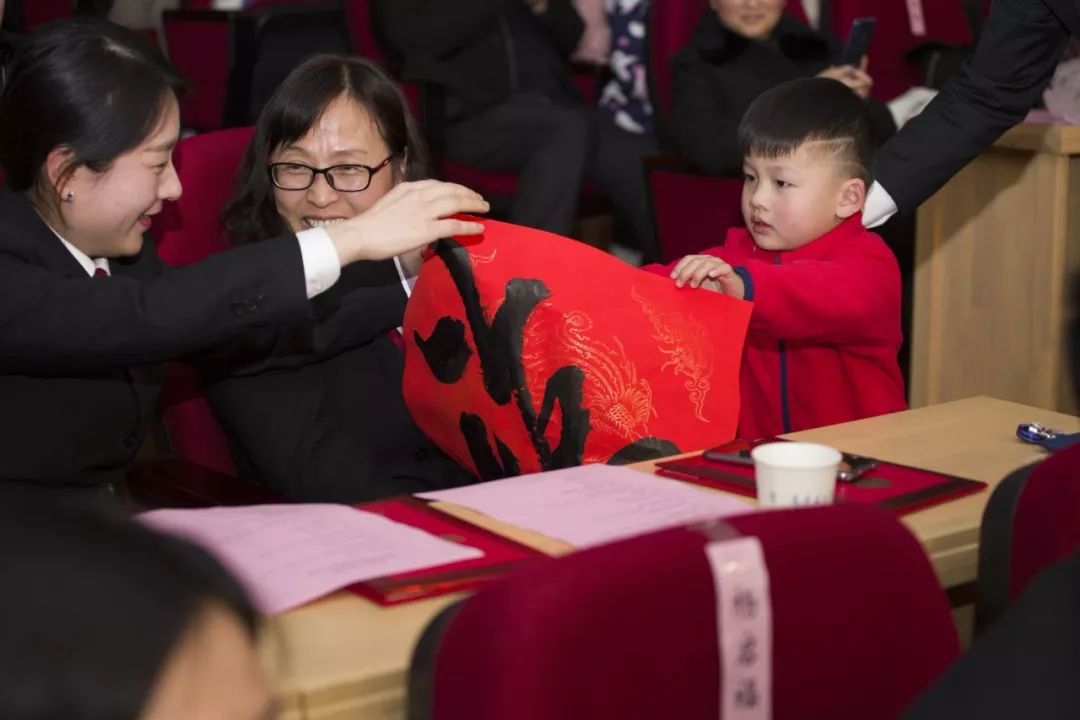 帅炸！法院小可爱们策划的这场“春晚”大show，仿佛开了挂……