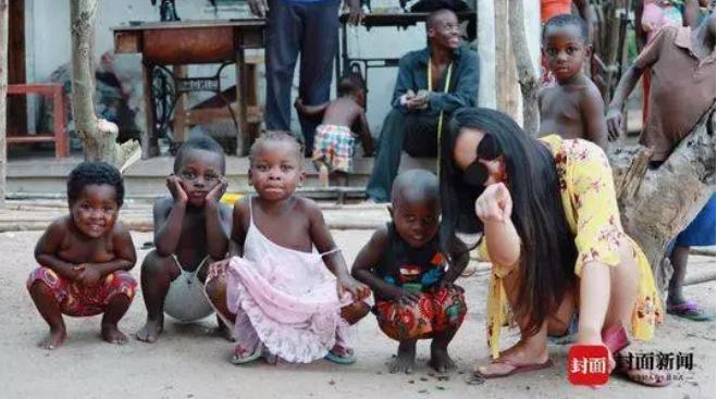 挤在非洲28人间里过春节！这个90后女孩太酷，6年穷游走遍43个国家