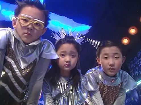 小时候暗恋班上的一个女生,14岁女同学坚信全班都暗恋她