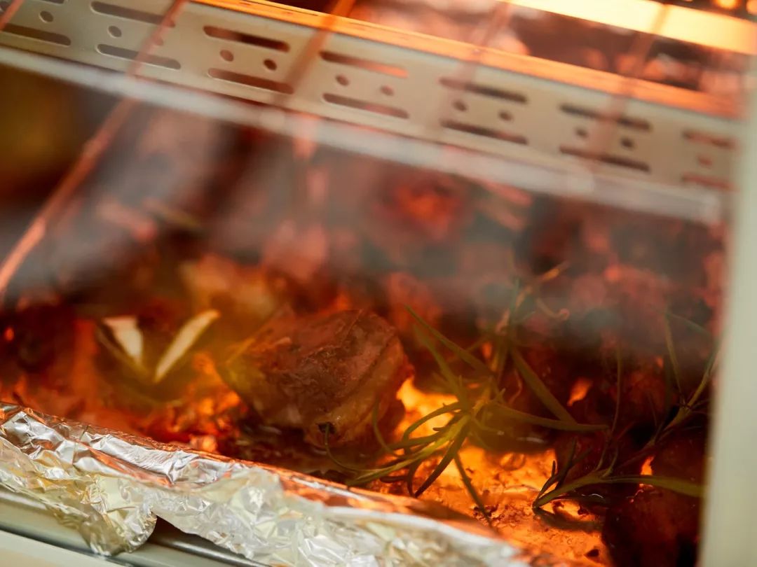 一条精选|日本热卖10万台、代购加价1倍，什么烤箱这么厉害？