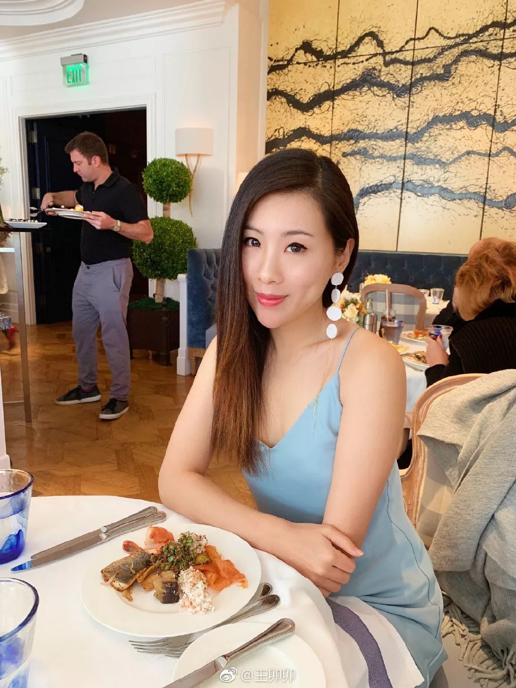 在美国开餐馆怎么运营,如何在国外开餐饮店赚钱