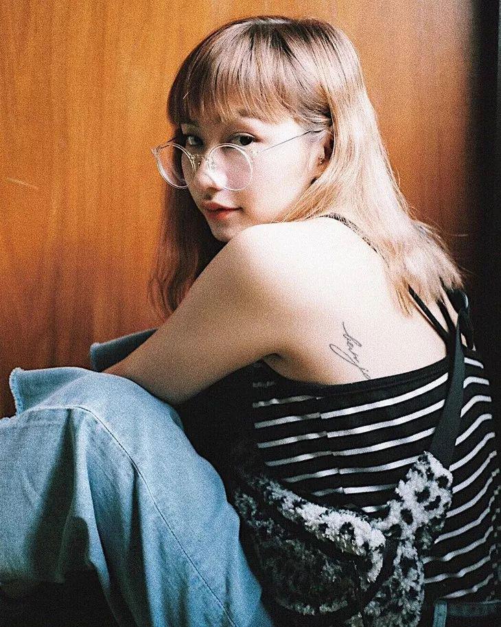 泰国网红眼镜妹,泰国最近很火的眼镜妹