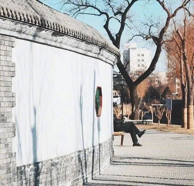 夜读身处低谷时不妨看看这8句话,夜读在人生的低谷中安然前行