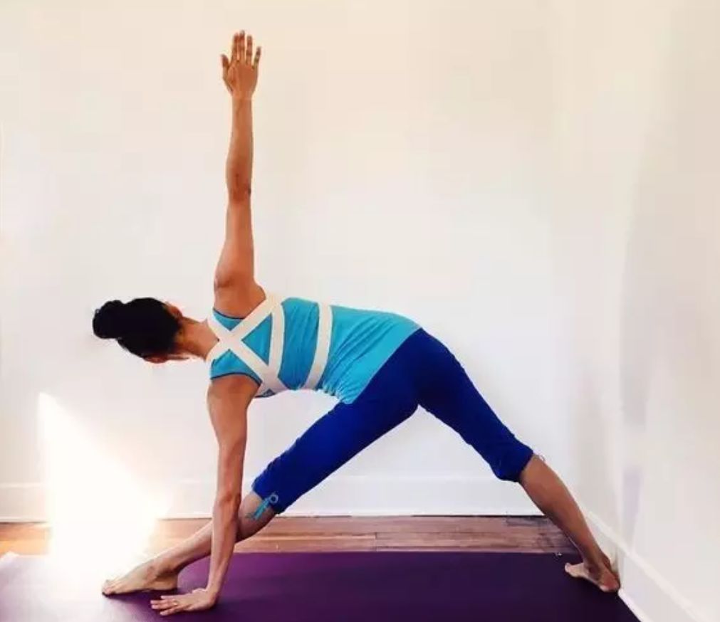 女人骨盆移位怎么造成的,女性骨盆倾斜的纠正手法