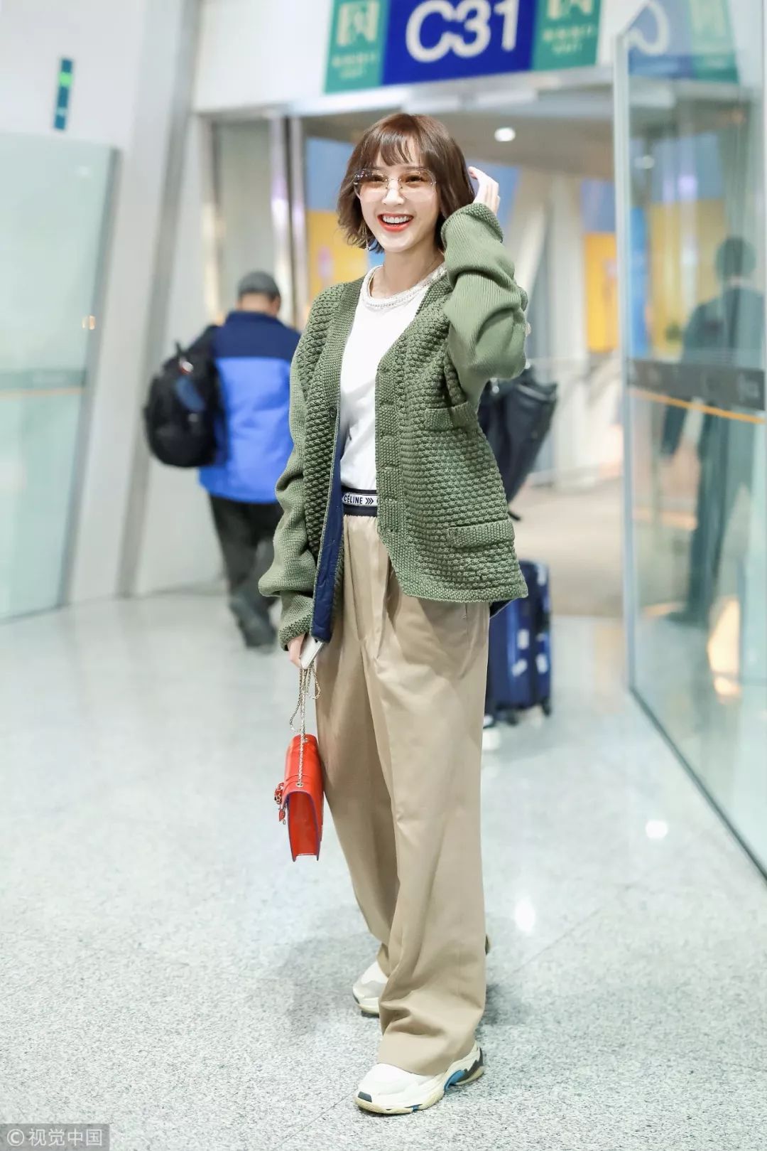 明星穿高级感针织开衫,明星同款街拍针织开衫