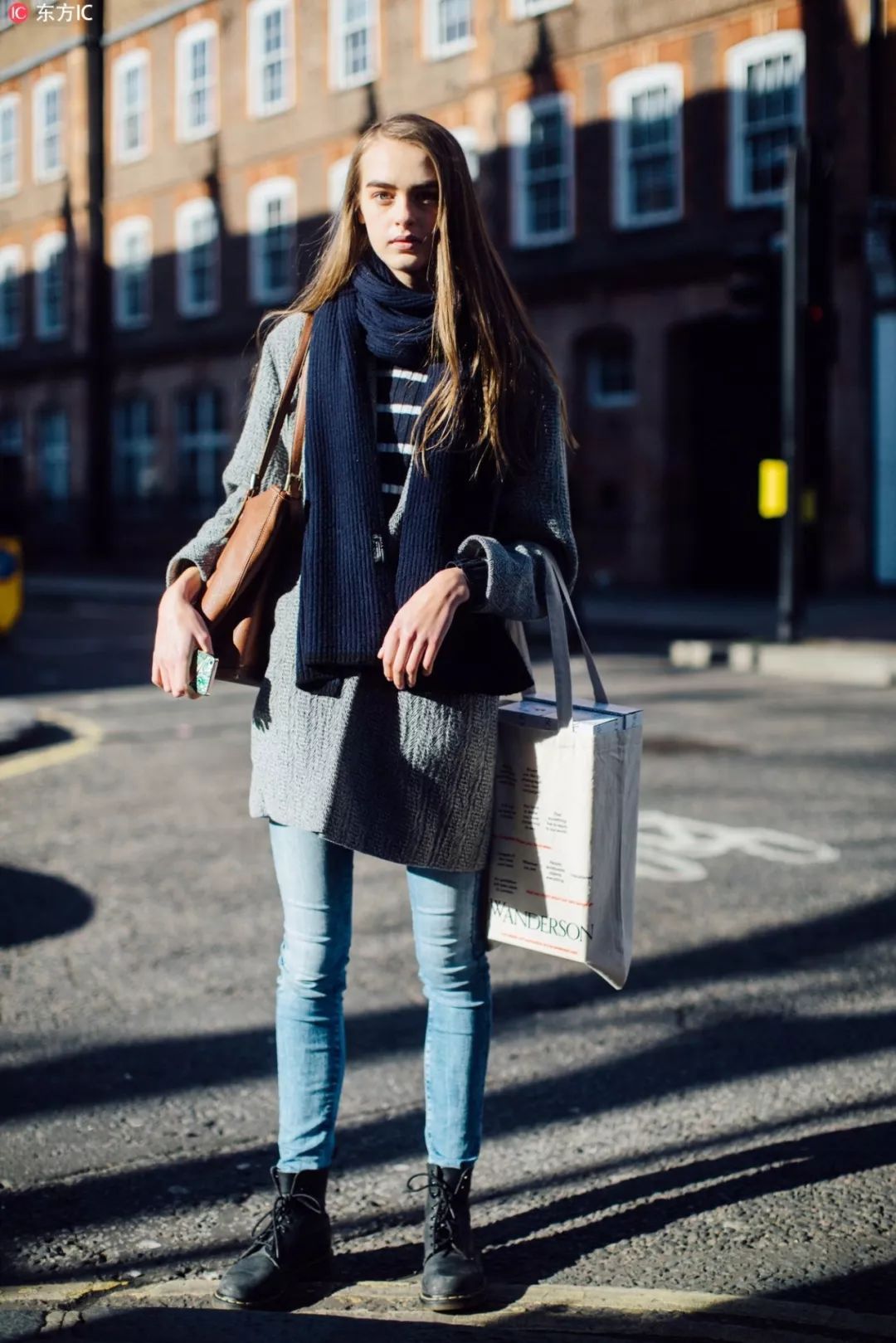 明星穿高级感针织开衫,明星同款街拍针织开衫