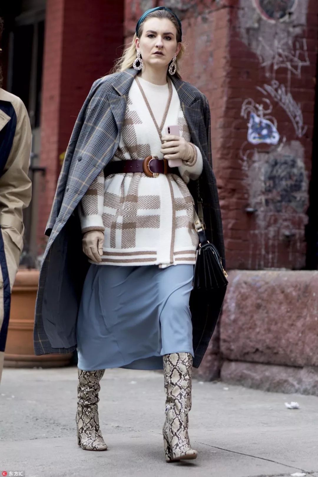 明星穿高级感针织开衫,明星同款街拍针织开衫