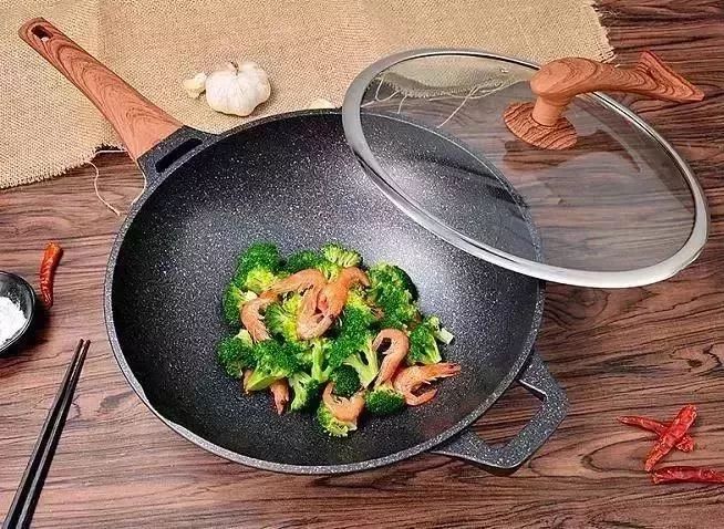 炒菜总粘锅咋办教你一招解决,炒菜粘锅最好的解决办法