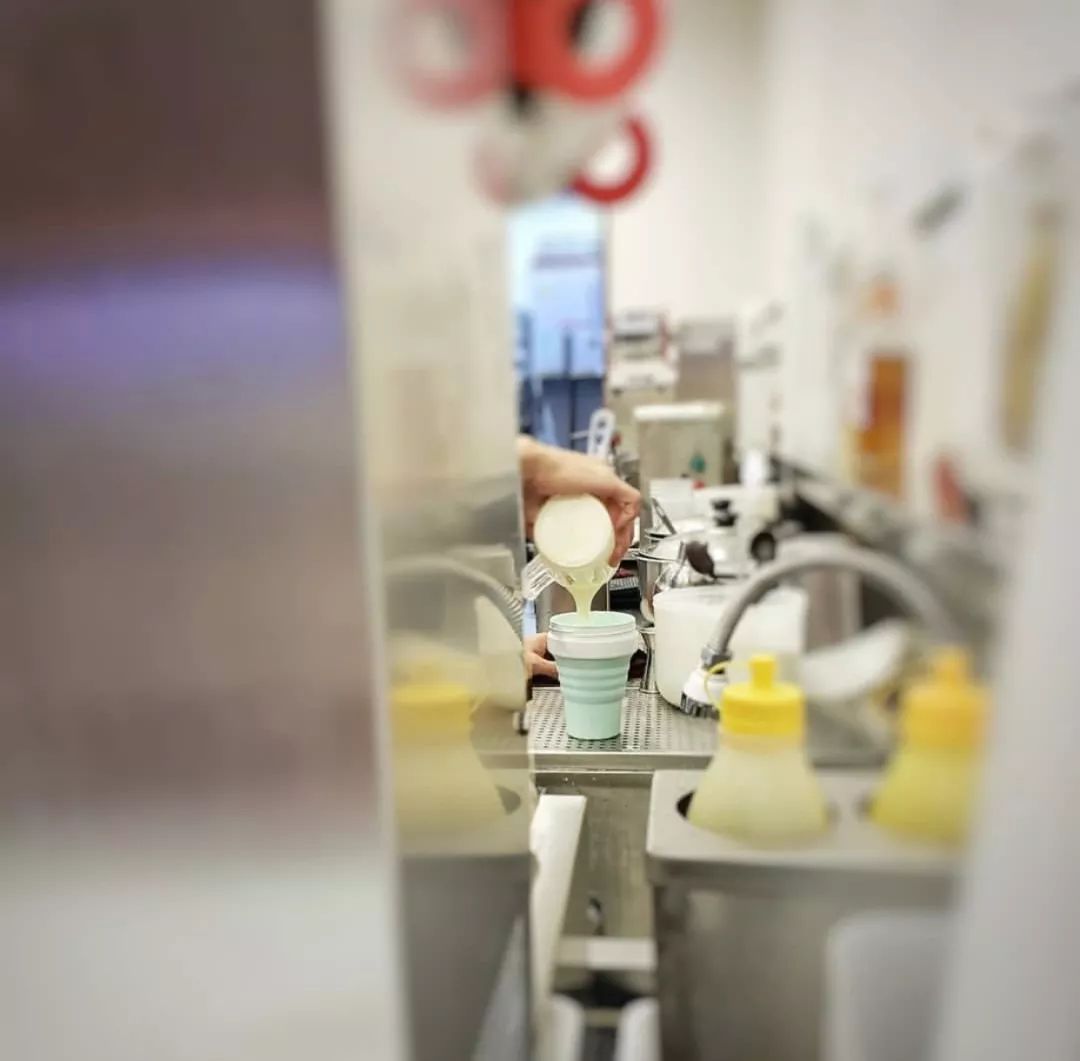 一秒折叠变身粉饼盒大小,火爆ins的随身杯,上哪都能喝干净水!