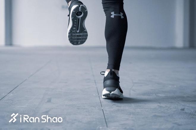 跑鞋nikezoomx三代,跑鞋幻影和绝尘2哪个好