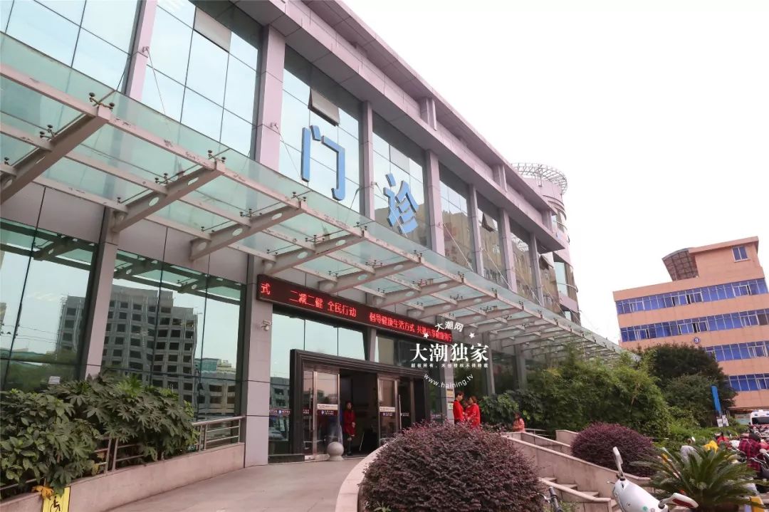 一女子手指被夹后断了,可怕女孩手指被缝