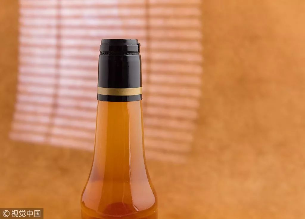 一女子手指被夹后断了,可怕女孩手指被缝