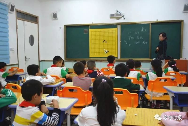 Hey，哈敦！你为学生努力的样子真美