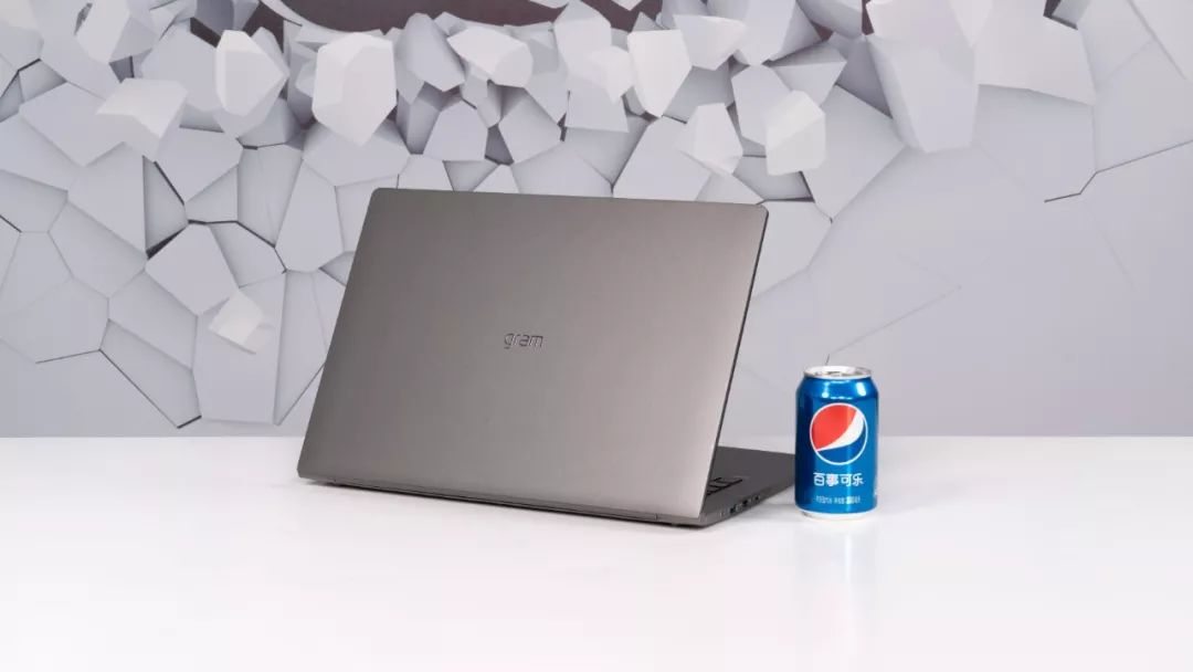 今天是母亲节，聊聊中老年人适合什么笔记本电脑