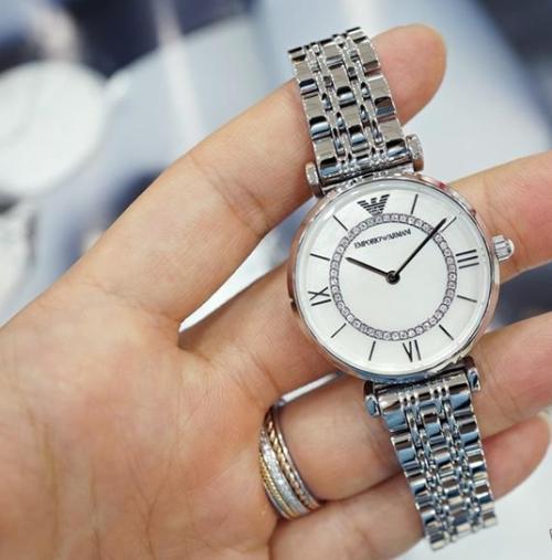 “表”白女神节｜Armani满天星￥1889抢