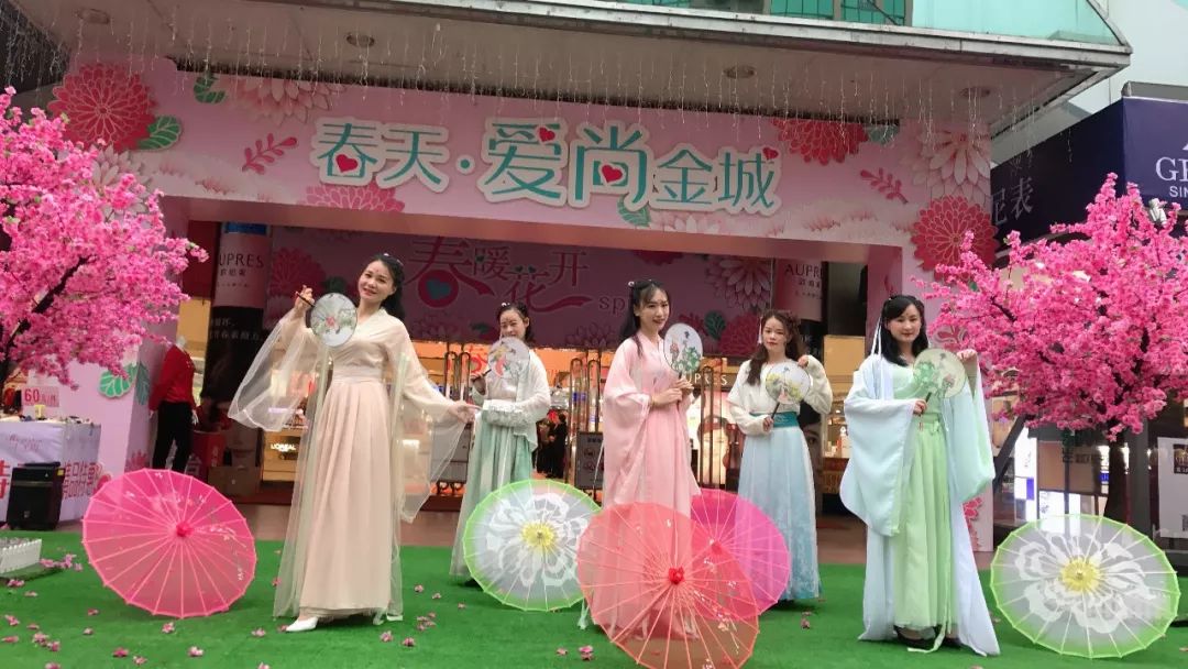 玉林很像西藏网红打卡地景区,玉林市油菜花网红景点