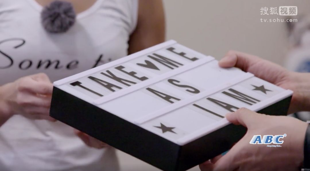 香港罗拉搬运工,香港最美搬运工罗拉